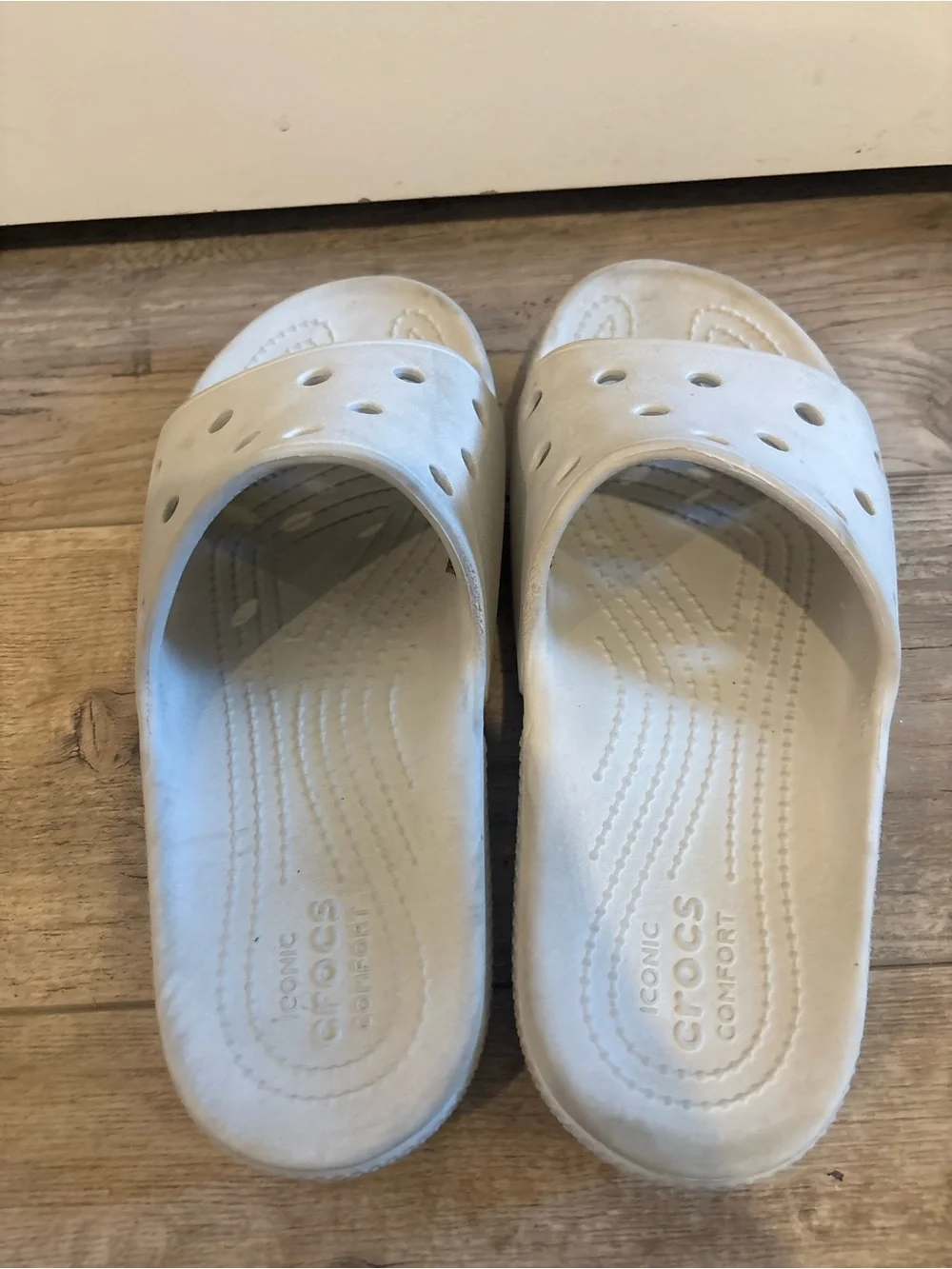 CROCS Perforated Slide Sandals in Off-White Mens 5 Woman’s 8